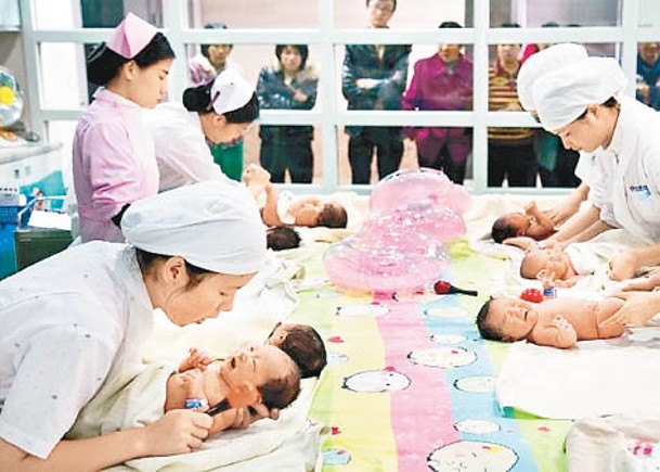廣東省衞健委發布三孩政策過渡期措施。