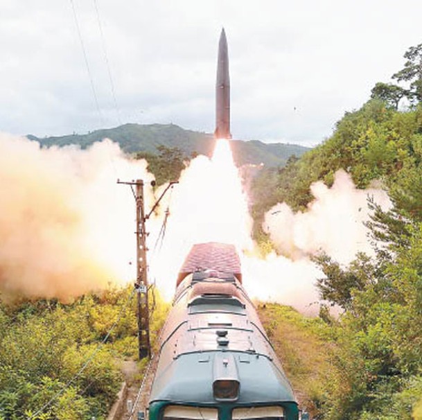 北韓利用鐵路發射短程彈道導彈。