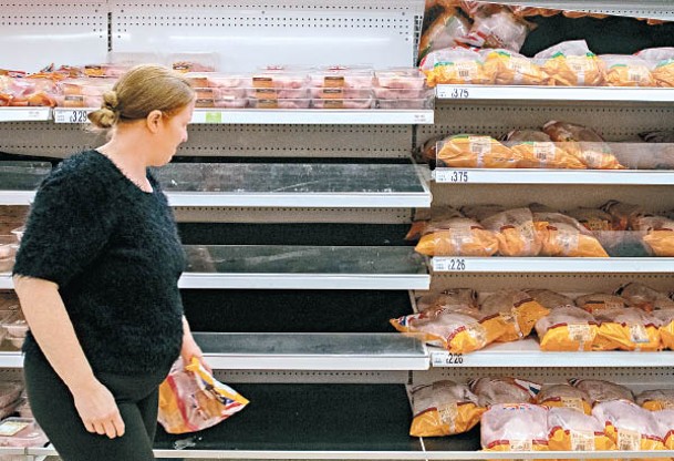超市出現搶購潮，當局呼籲民眾切勿恐慌。