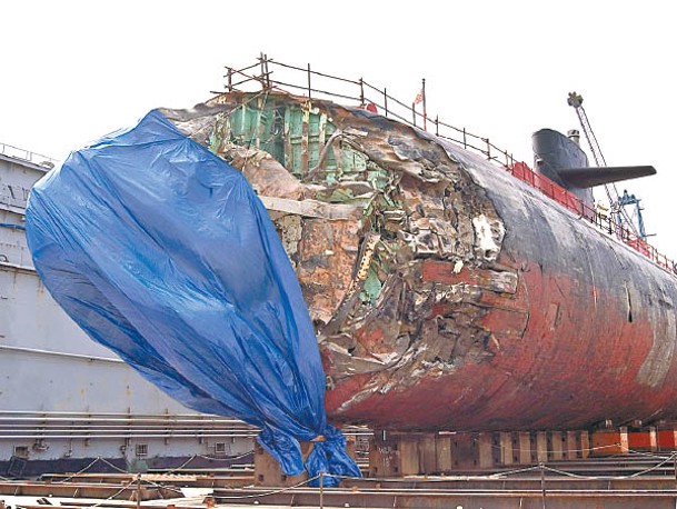 當年同為核潛艇的三藩市號撞向海底山後幾乎沉沒。