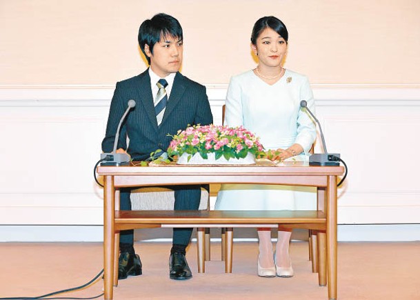 小室圭（左）將與真子公主（右）在本月尾結婚，其後赴美生活。