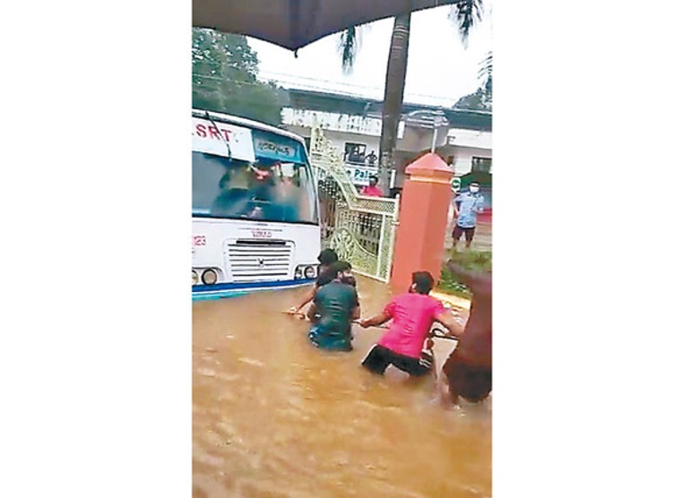 喀拉拉特邦暴雨成災。