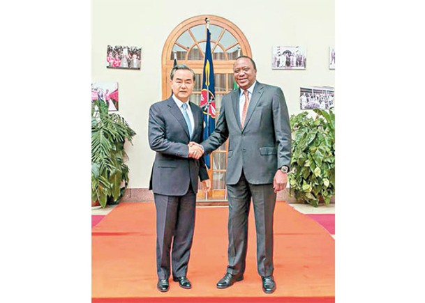 王毅訪肯尼亞  強化貿易支援抗疫