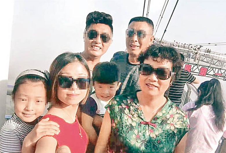 劉明的家人不幸葬身火海。