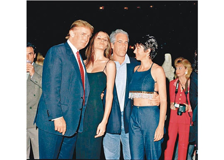 愛潑斯坦（前右二）與吉絲納（前右一）2000年出席特朗普（左一）在海湖莊園的活動；左二為特朗普時任女友梅拉妮亞。