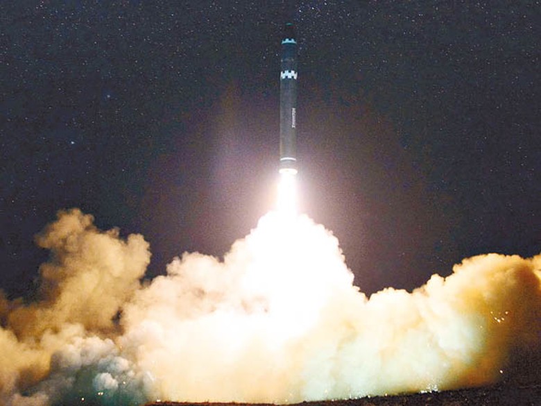 北韓曾成功試射火星15洲際彈道導彈。