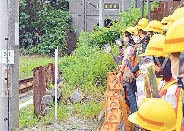 太魯閣號事故一周年  台鐵全線鳴笛哀悼