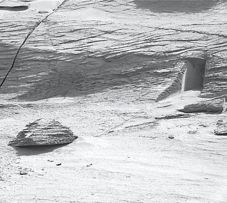 好奇號拍到火星有方形山洞。
