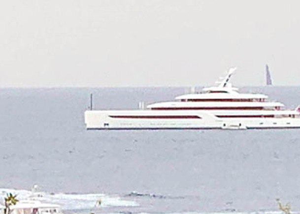 馬雲的超級遊艇「禪」停靠岸邊。