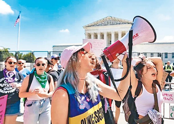 支持捍衞墮胎權示威者在華盛頓聚集。