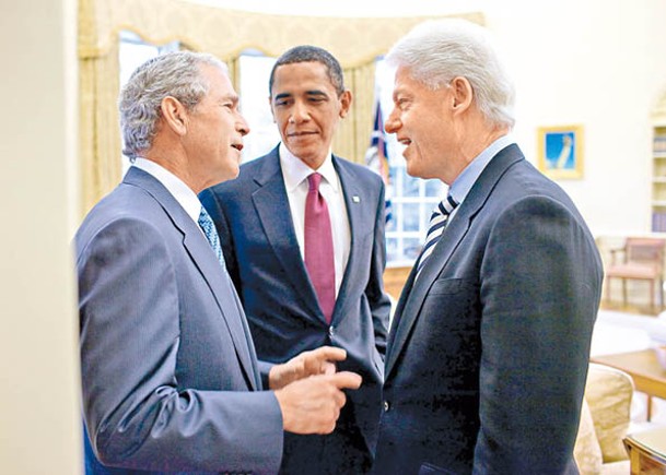 喬治布殊（左）、奧巴馬（中）及克林頓（右）均在卸任時移交機密文件。