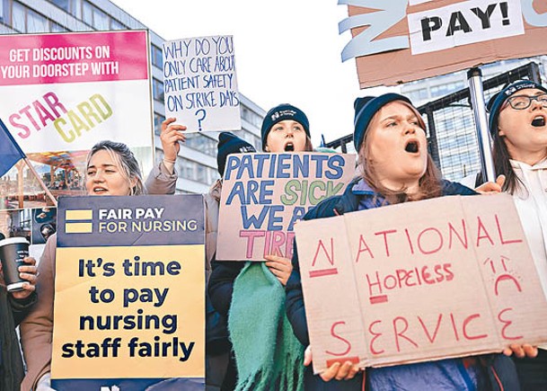 護士上街要求加薪幅度追貼通脹。（Getty Images圖片）