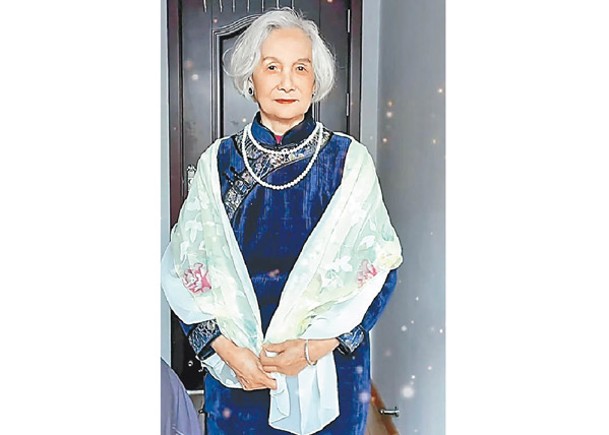 84歲外婆初穿旗袍拍照  孫女驚艷