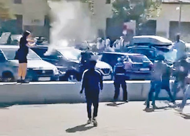 德辦厄國文化節爆衝突  26警傷