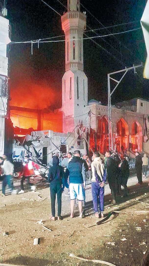 以色列國防軍轟炸拉法一座清真寺。