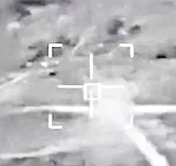 以色列戰機發射空對空導彈擊落伊朗無人機。