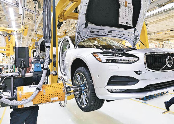 Volvo曾警告下半年銷量或下跌，原因包括材料短缺引致產量下降。