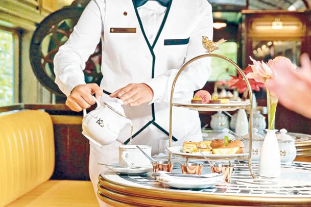 Tea Carriage提供優雅下午茶，可品嘗精緻甜點。