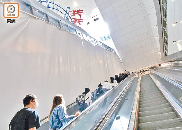 金鐘站新扶手梯 自然光天窗設計 乘客激讚