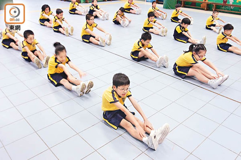 學童宜多做運動。