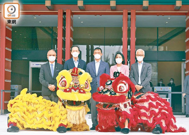 香港故宮文化博物館昨日開幕，現場有舞獅助興。
