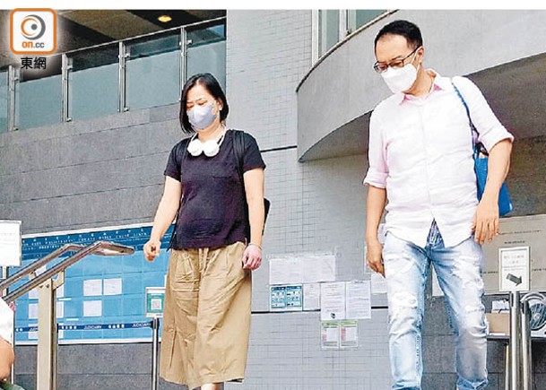 伍志鴻（右）昨被判社會服務令，其女友鍾繡文（左）則不認罪候審。