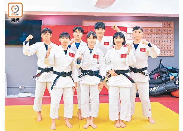 王嘉祺（後排左起）、麥康年、李玨穎、蔡學正、何樂怡（前排左起）、王嘉莉及楊諾琳7人出戰柔道亞錦賽。