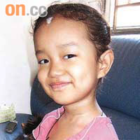 笑容甜美的Savyata不知身患頑疾，父母希望女兒保持天真健康成長。