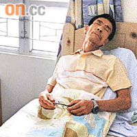 自證實患上肺癌後，興叔的體力日差，需經常臥床休息。
