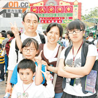 陳氏一家五口非常珍惜一起暢遊海洋公園的機會，五口之家更對「香港老大街」之昔日香港面貌感興趣。