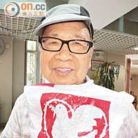 王錫光受惠於贈米計劃已有十年，坦言每月「慳番唔少」。