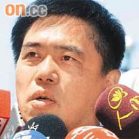 台北市長郝龍斌兩度為內湖線停駛向公眾道歉。	（本報台北傳真）