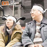 臧家宜與男友黃尚平在地檢署前絕食抗議。	（張偉御攝）