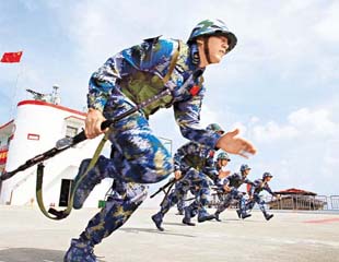 中國大軍演抗美搗亂南海