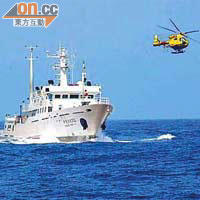 中國漁政船在釣魚島海域曾遭日本直升機監視。