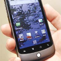 Google為手機增值，推出擁有虛擬錢包功能的手機。 圖為Google自行研發的Nexus One手機。	（資料圖片）