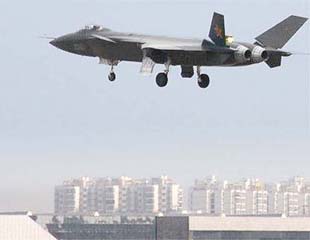 中國向美示威殲20隱形機試飛