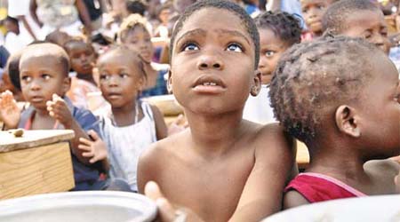 聯合國數據顯示，有十億人口每日只能吃一餐。圖為海地災民。	（資料圖片）
