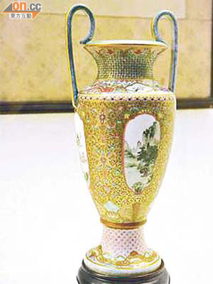 台北中正紀念堂存有的珍貴花瓶。	（本報台北傳真）