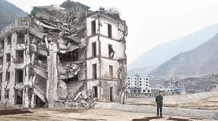 北川地震遺址向死難者家屬開放。	（中新社圖片）