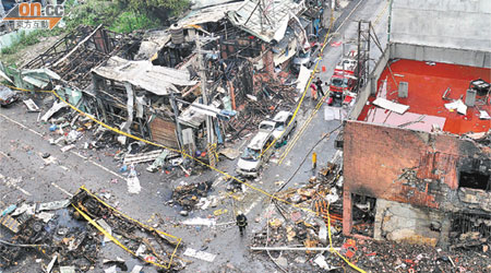 爆炸現場附近房屋盡毀，有如廢墟。	（本報新北傳真）