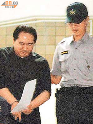 賴坤玠（左）被當局收押禁見。（本報台北傳真）