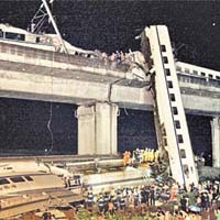 溫州高鐵慘劇釀成嚴重死傷。