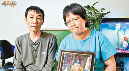 陳宇暉父母懷疑兒子的死另有內情，要求政府徹查。（本報美國傳真圖片）