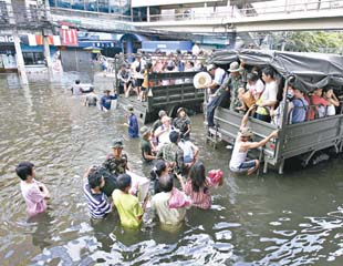 洪峰遜預期 曼谷市中心避劫