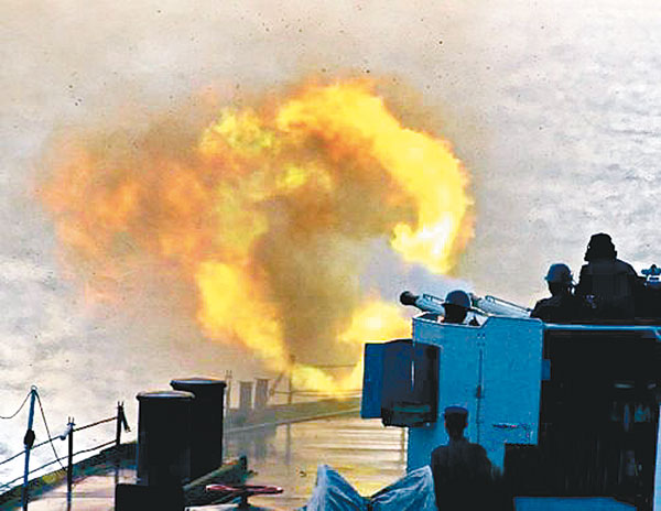 中國海軍經常進行實彈演練，積極備戰。（資料圖片）