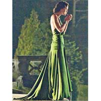 姬娜萊莉（Keira Knightley） <br>英國影星姬娜萊莉一身翠綠色背心裙，意態撩人。
