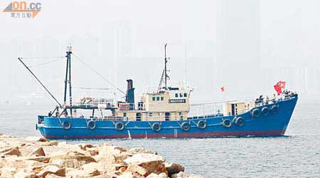 保釣船隻及保釣人士被押往西灣河水警基地。（麥潤田攝）