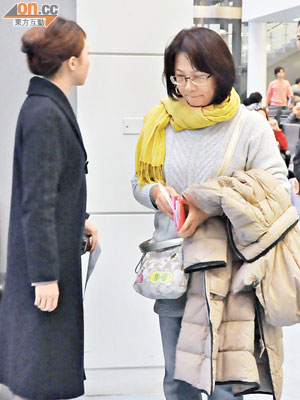 林芷瀅母親（右）昨準備到日本了解事件。（包克明攝）