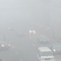北京昨遭大霧籠罩。（中新社圖片）